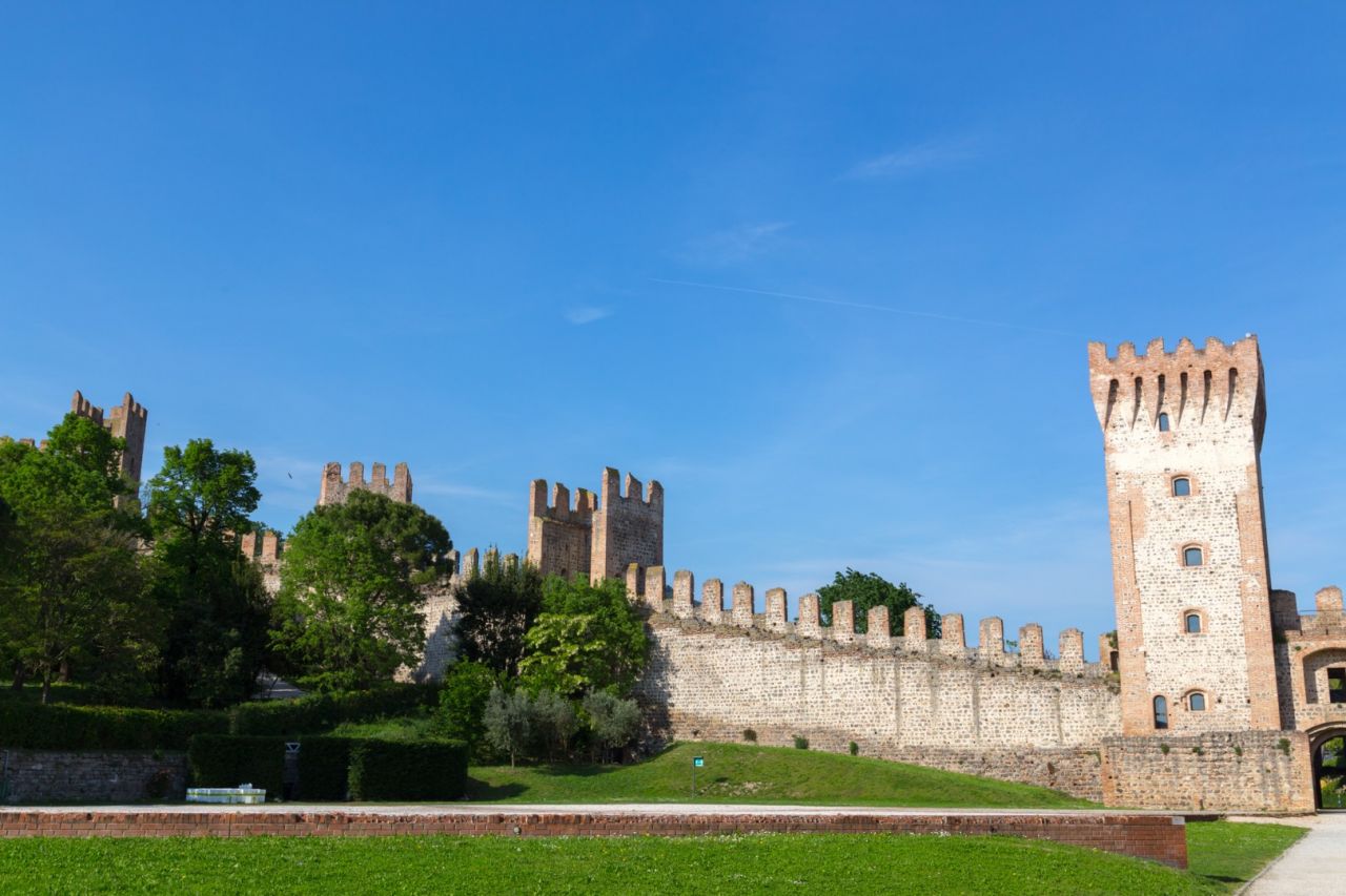 All'ombra del Castello - passeggiate alla scoperta della Città