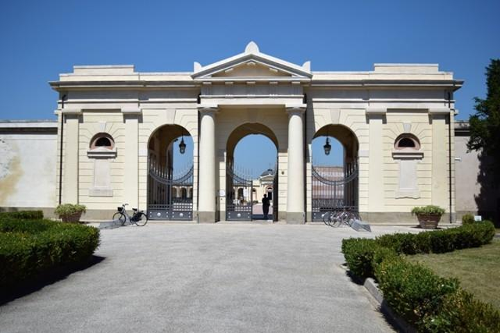 Rifacimento manto erboso Campo cimiteriale n. 7