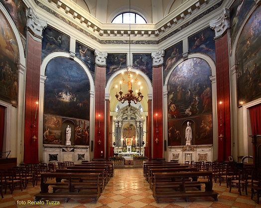 Tuzza_chiesa_beata_vergine_della_salute_interno_rid