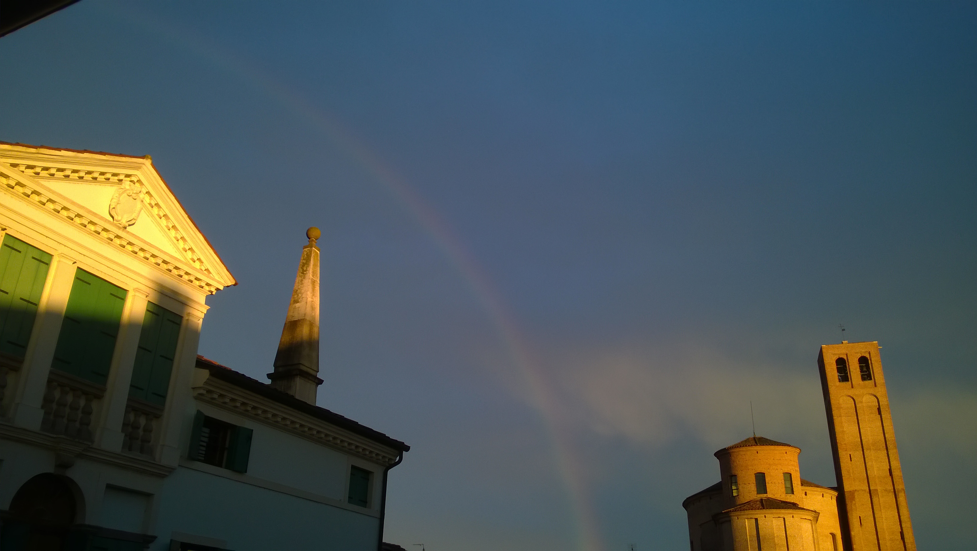 Biblioteca_con_arcobaleno_2016